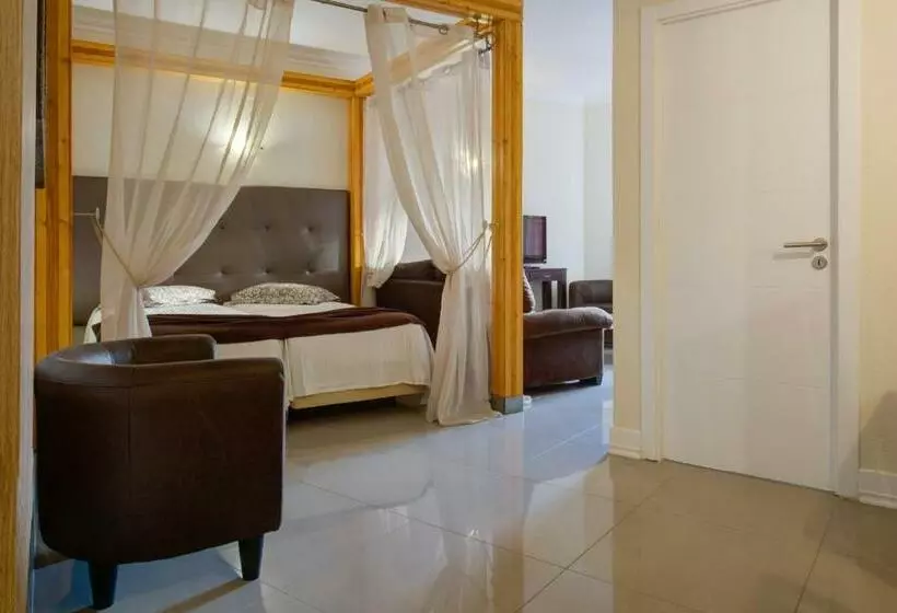 3ベッドルームアパートメント, Choromar Apartments