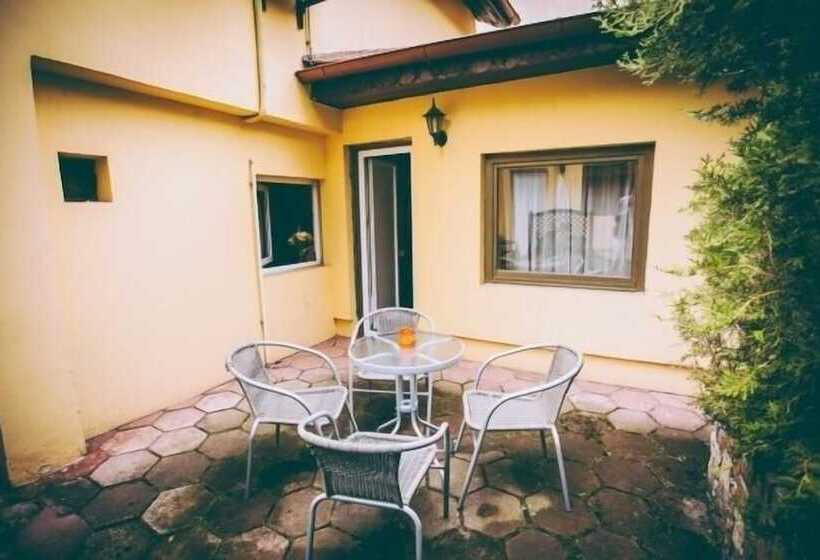 Семейный Номер, Deja Vu Pension