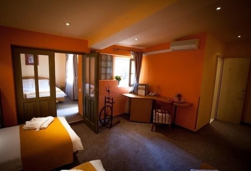 Семейный Номер, Deja Vu Pension