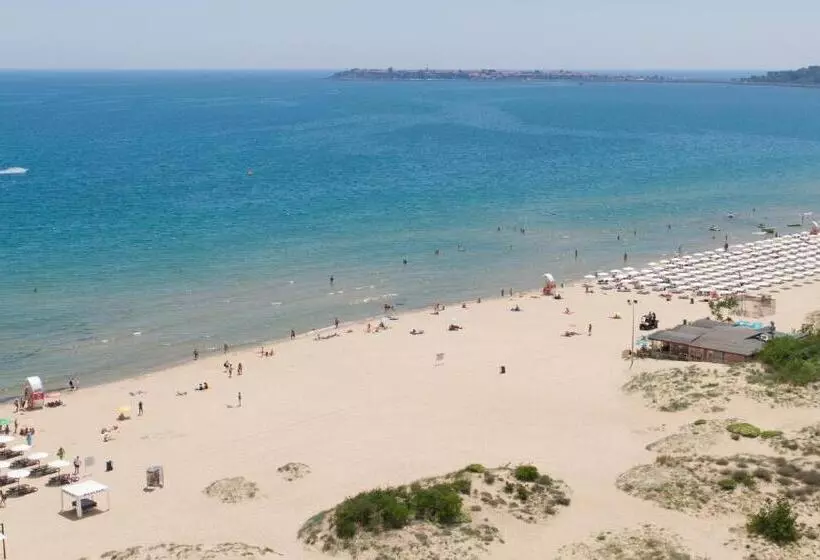 اتاق استاندارد با بالکن و چشم‌انداز دریا, Europe Hotel & Casino All Inclusive