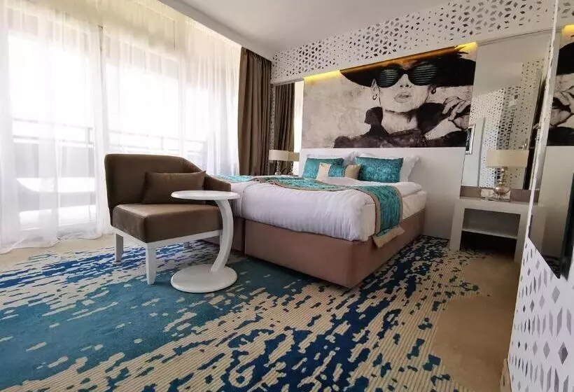اتاق استاندارد با بالکن و چشم‌انداز دریا, Europe Hotel & Casino All Inclusive
