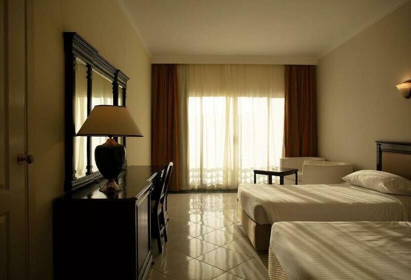 اتاق استاندارد با چشم‌انداز استخر, Grand Oasis Resort