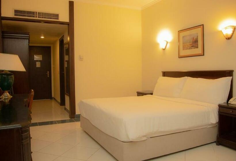سوییت با چشم‌انداز استخر, Grand Oasis Resort