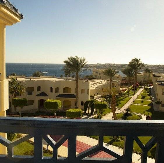 اتاق استاندارد با چشم‌انداز استخر, Grand Oasis Resort