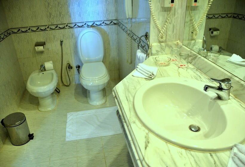 سوییت با چشم‌انداز استخر, Grand Oasis Resort