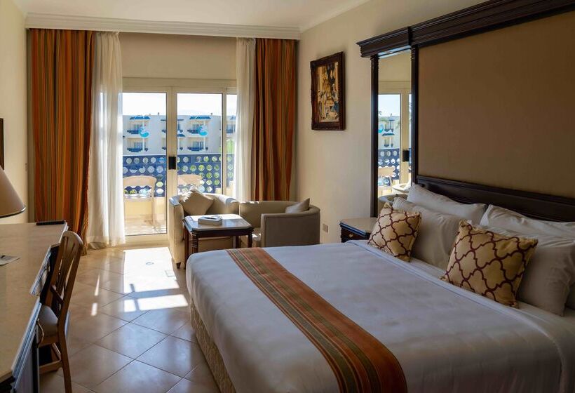 سوییت با چشم‌انداز استخر, Grand Oasis Resort