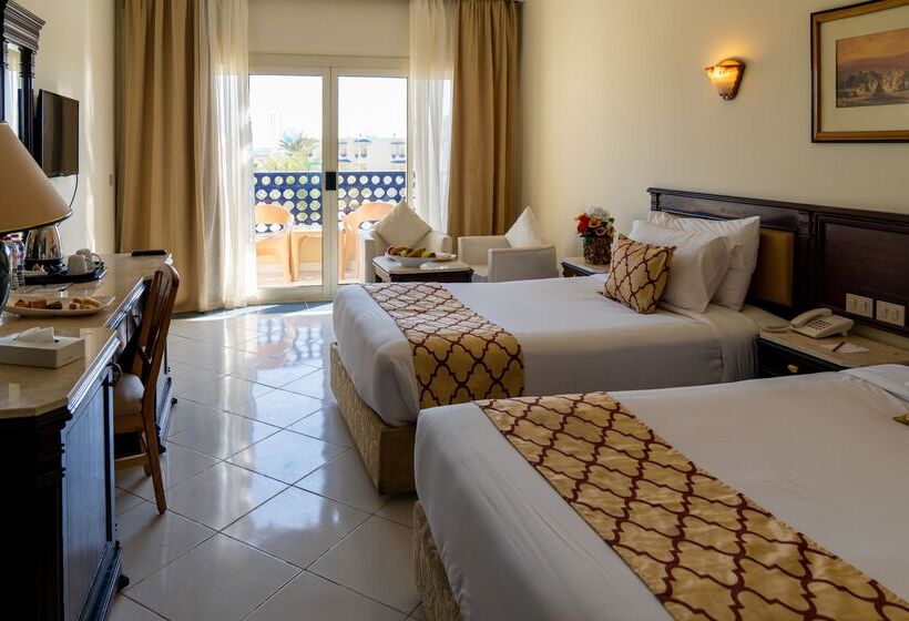 اتاق استاندارد با چشم‌انداز استخر, Grand Oasis Resort