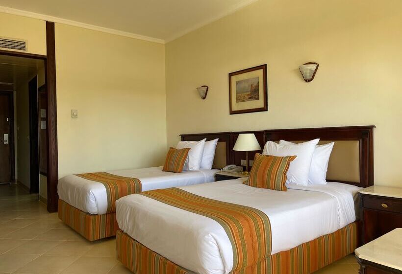 اتاق استاندارد با چشم‌انداز استخر, Grand Oasis Resort