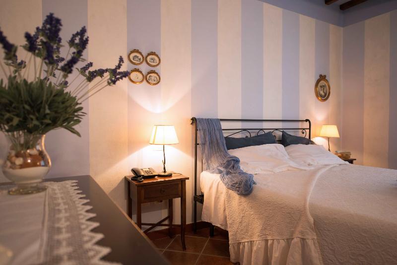 דירת חדר, Casa Lari