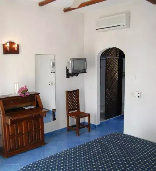 اتاق استاندارد با چشمانداز باغ, Conti
