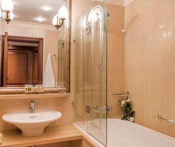 行政房间, Crystal Palace Boutique