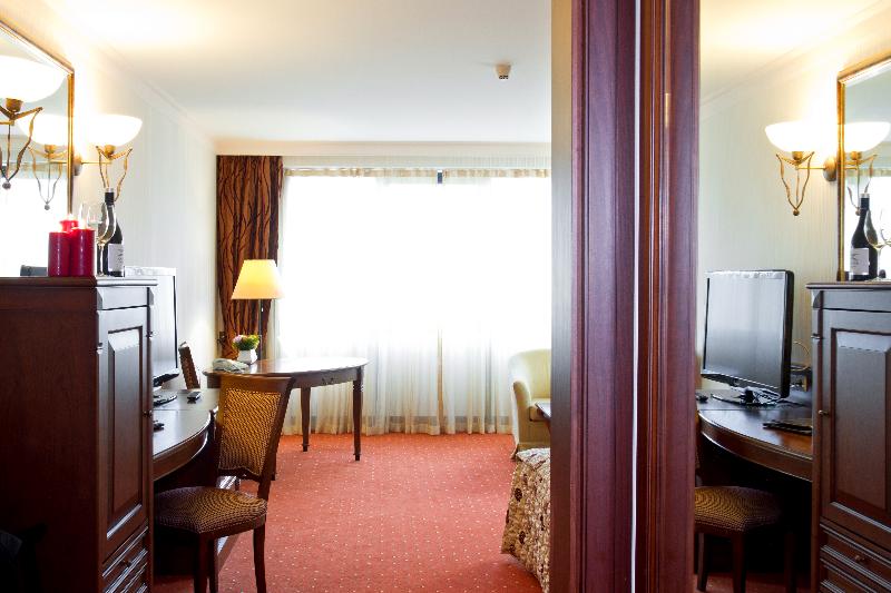 行政房间, Crystal Palace Boutique