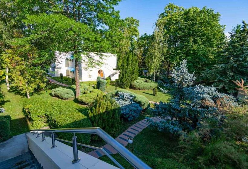 חדר משפחתי נוף לגינה, Dana Resort