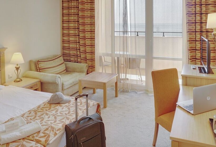 اتاق استاندارد با چشم‌انداز دریا, Dit Majestic Beach Resort