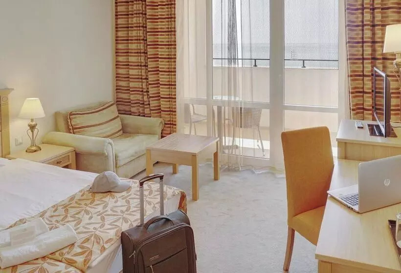 اتاق استاندارد با چشمانداز دریا, Dit Majestic Beach Resort