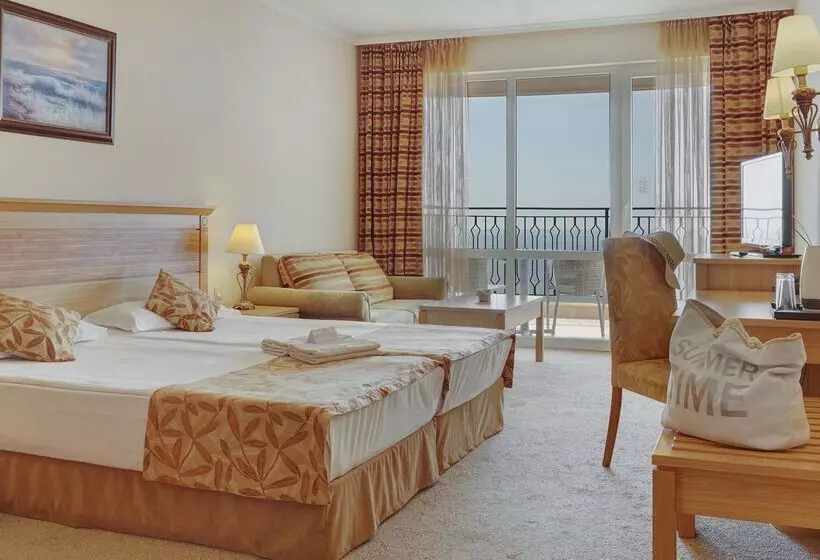 اتاق استاندارد با چشمانداز دریا, Dit Majestic Beach Resort