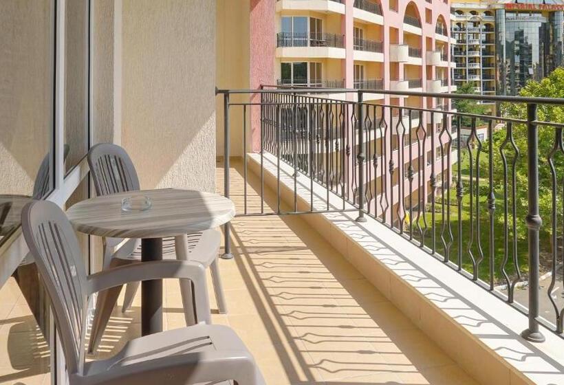 اتاق خانوادگی, Dit Majestic Beach Resort