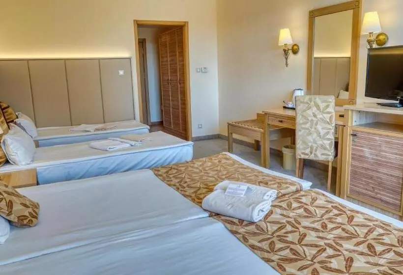 اتاق خانوادگی, Dit Majestic Beach Resort