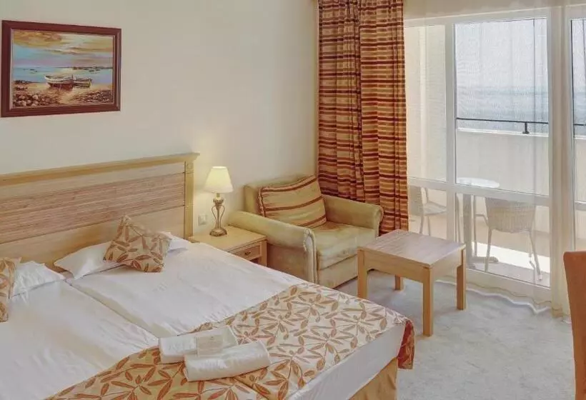 اتاق استاندارد با چشمانداز دریا, Dit Majestic Beach Resort