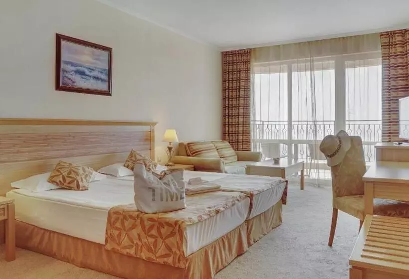اتاق استاندارد با چشمانداز دریا, Dit Majestic Beach Resort