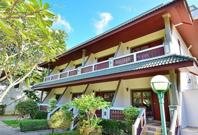 Номер Deluxe, First Bungalow Beach Resort