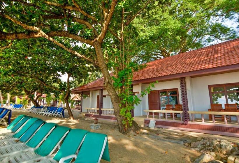 بنجلو قياسى, First Bungalow Beach Resort