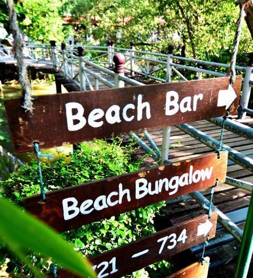 بنجلو قياسى, First Bungalow Beach Resort