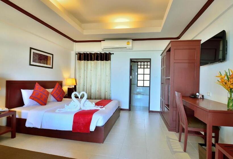 بنجلو قياسى, First Bungalow Beach Resort