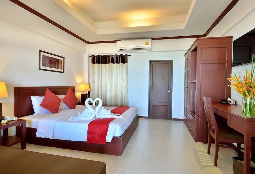 بنجلو قياسى, First Bungalow Beach Resort