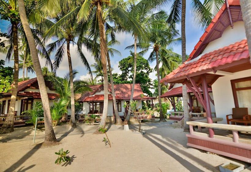 بنجلو قياسى, First Bungalow Beach Resort