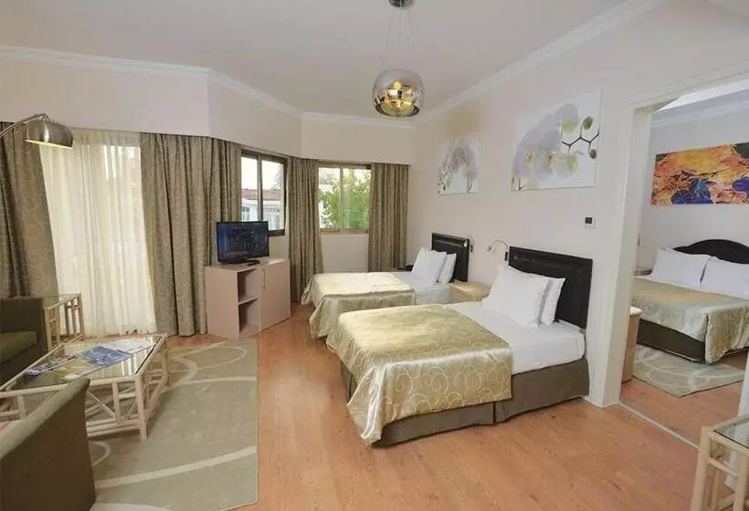 اتاق استاندارد چهارنفره با چشم‌انداز باغ, Jasmine Court