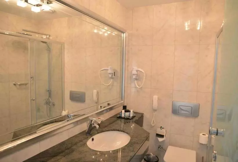 اتاق استاندارد چهار تخته با چشم‌انداز دریا, Jasmine Court