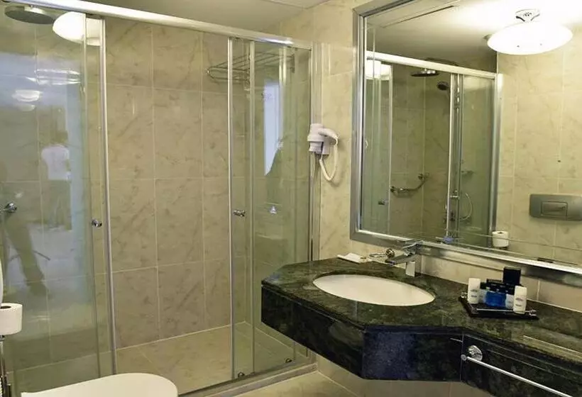 اتاق استاندارد چهار تخته با چشم‌انداز دریا, Jasmine Court