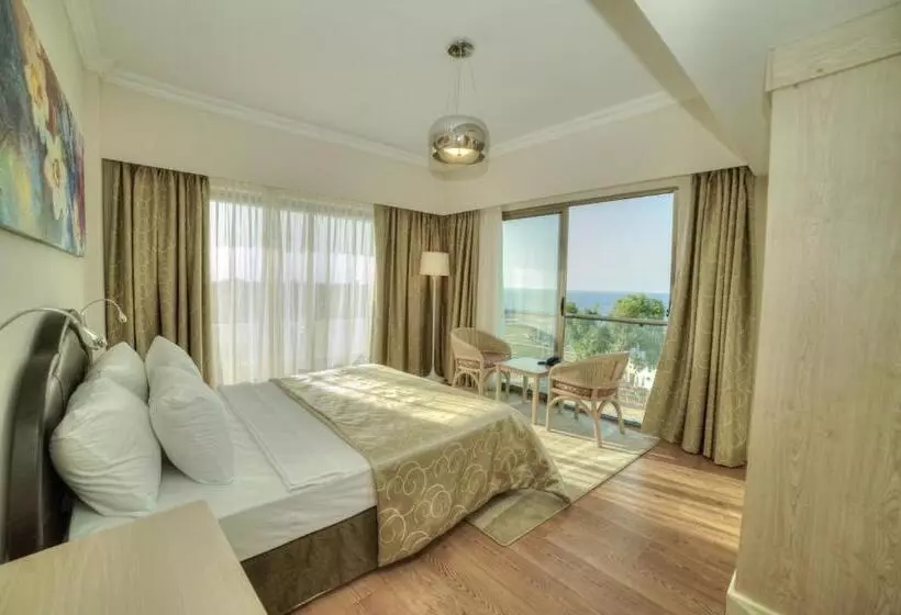 اتاق استاندارد چهار تخته با چشم‌انداز دریا, Jasmine Court