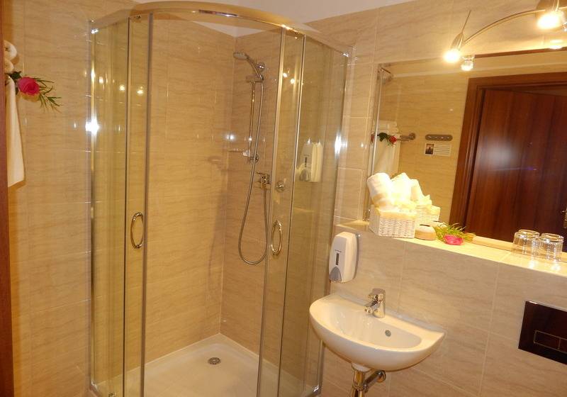 스탠다드 트리플 룸, Krakus