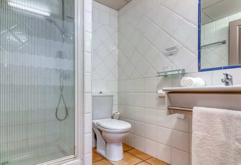 Номер Комфорт, Logis Hôtel Les Ii Mas Perpignan Sud