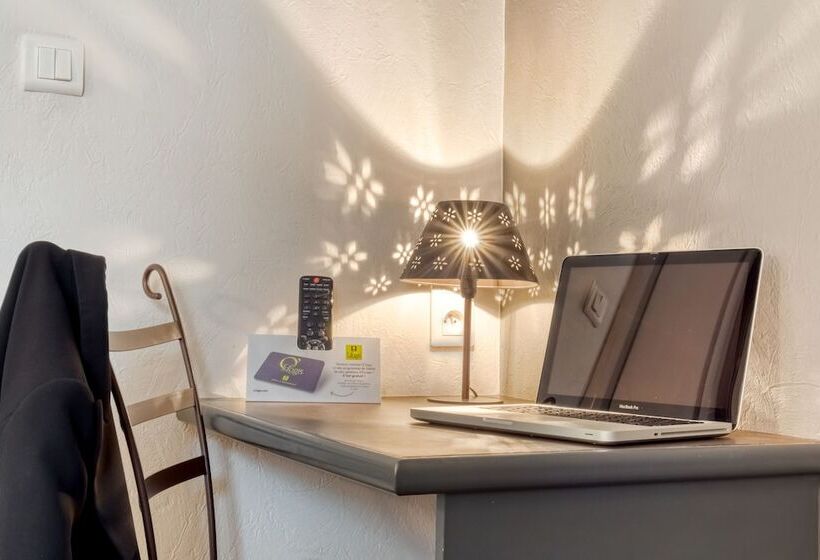 Номер Комфорт, Logis Hôtel Les Ii Mas Perpignan Sud