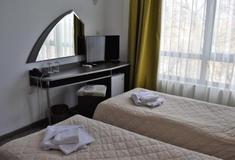 スタンダードルーム, Family Hotel Opera Plaza Former City Mark