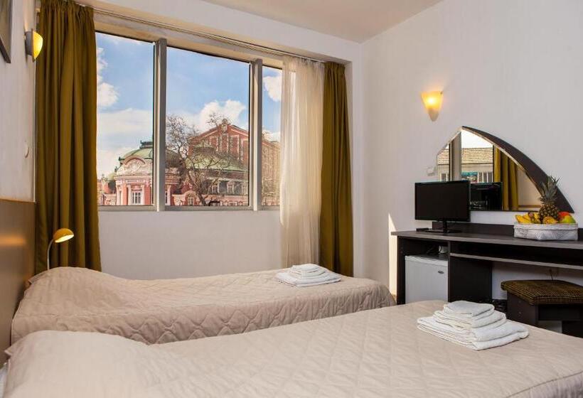 スタンダードルーム, Family Hotel Opera Plaza Former City Mark