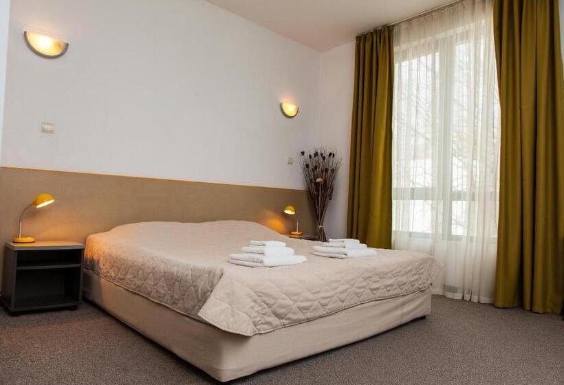 スタンダードスタジオ, Family Hotel Opera Plaza Former City Mark