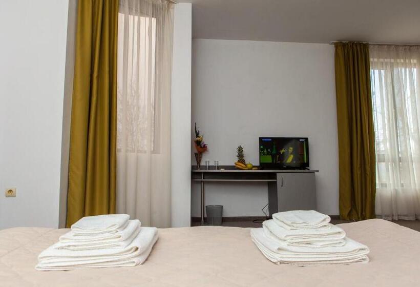 スタンダードスタジオ, Family Hotel Opera Plaza Former City Mark