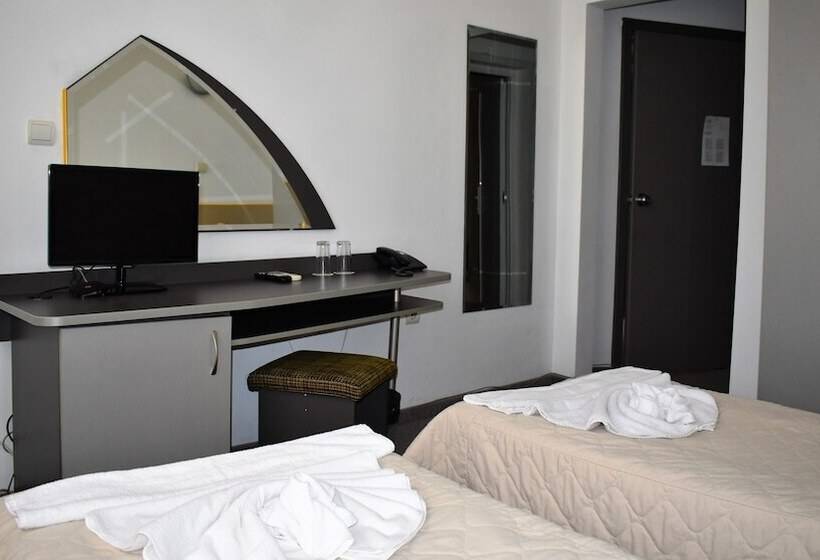 スタンダードルーム, Family Hotel Opera Plaza Former City Mark