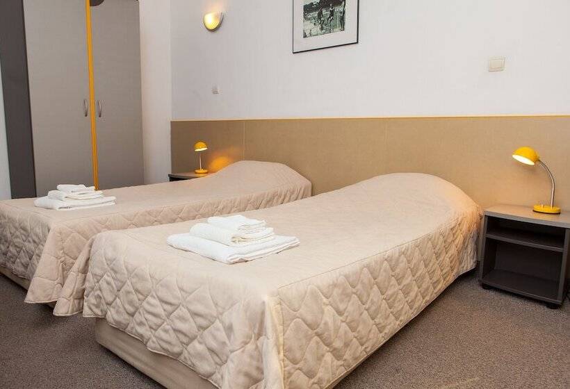 スタンダードルーム, Family Hotel Opera Plaza Former City Mark