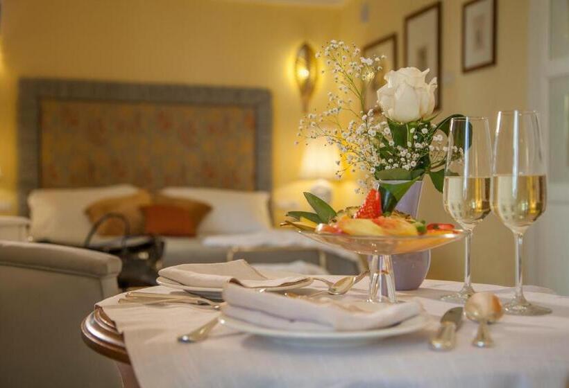 סוויטת ג'וניור עם טרסה, Relais Villa San Martino