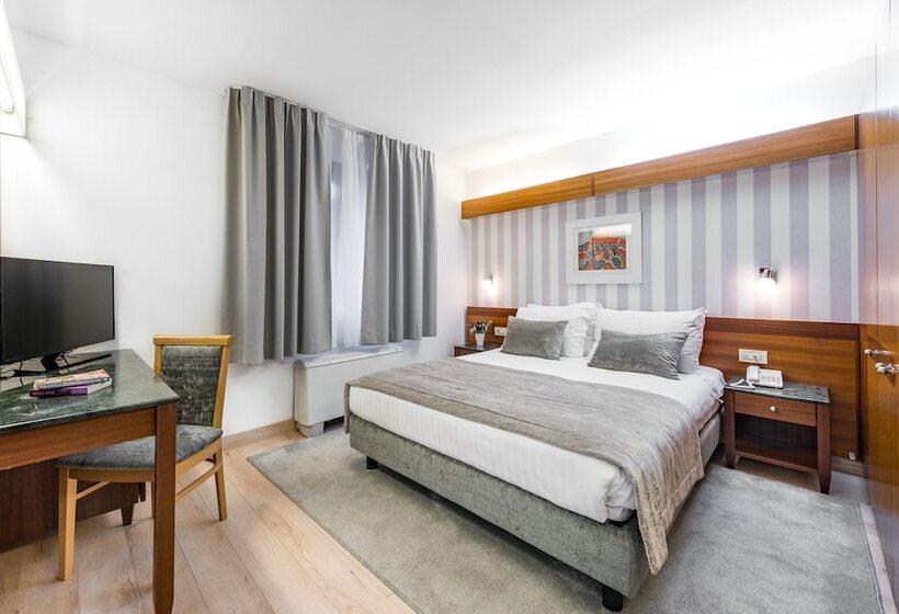 可看到停车场的标准间, Uvala