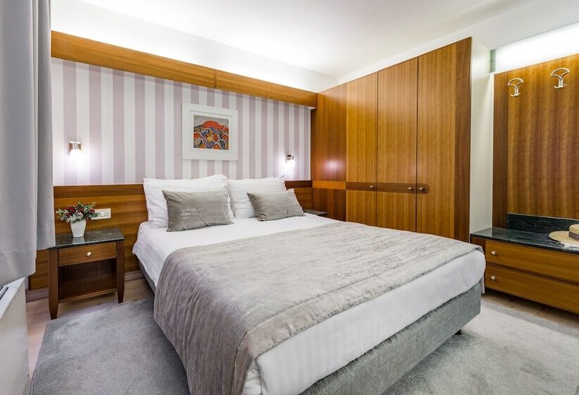 可看到停车场的标准间, Uvala