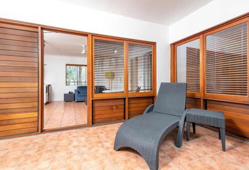 Люкс, Paradise On The Beach Resort