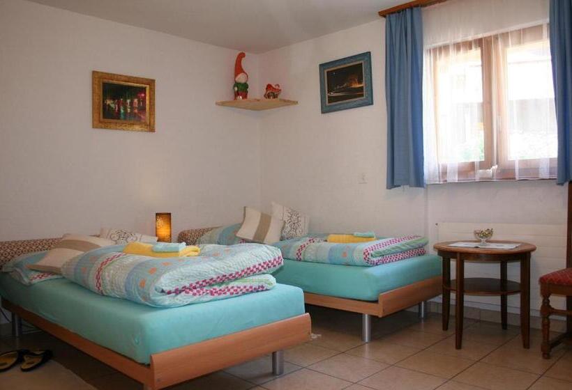 Семейный Номер, B&b Café De La Poste