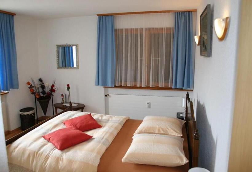 Семейный Номер, B&b Café De La Poste