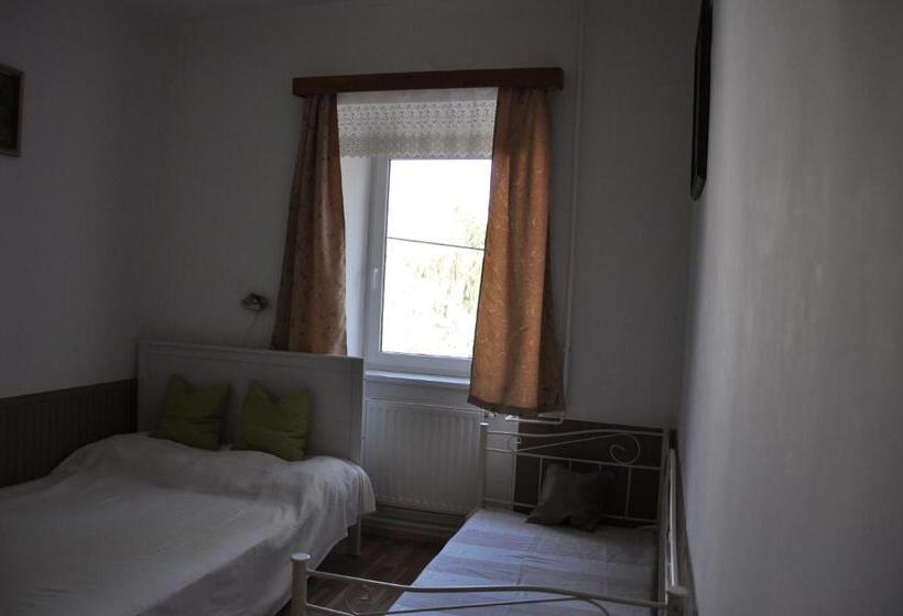 스탠다드 트리플 룸, Gloriett Panzió